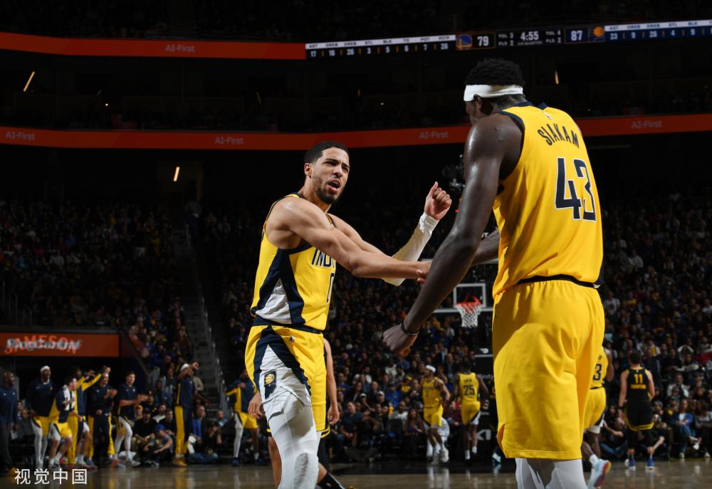 老佩顿场边 老佩顿场边