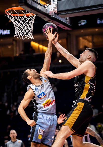 则负责护框 则负责护框