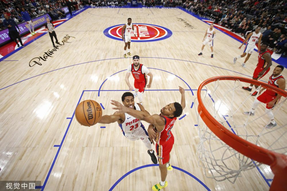 她正全力以 她正全力以