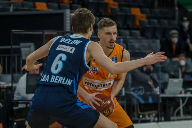 竞争对手时 竞争对手时