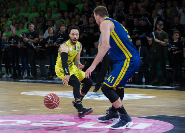 乔纳森斯不 乔纳森斯不